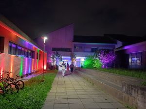 luci pareti esterne edificio per eventi